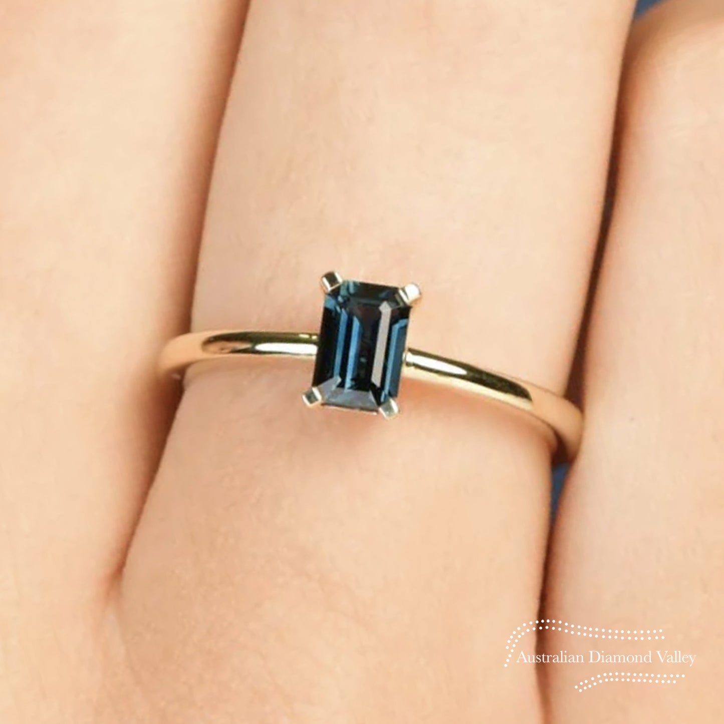 Ashmoor Australian Teal Sapphire 18K Yellow Gold Ring
